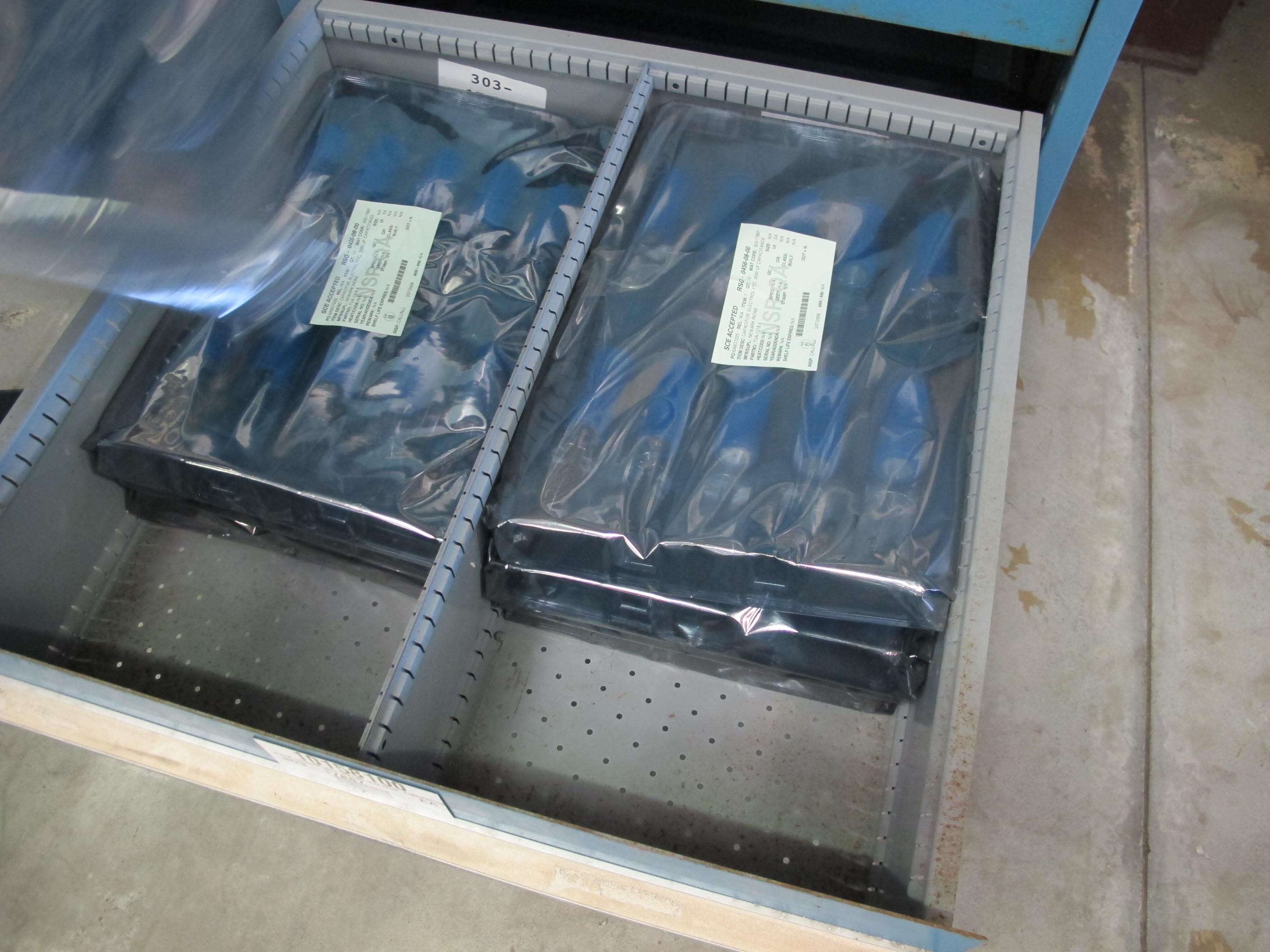 LISTA HEAVY DUTY 10-DRAWER PARTS CABINET W/ CONTENTS (W-44) LOADING & HANDLING FEE $25-